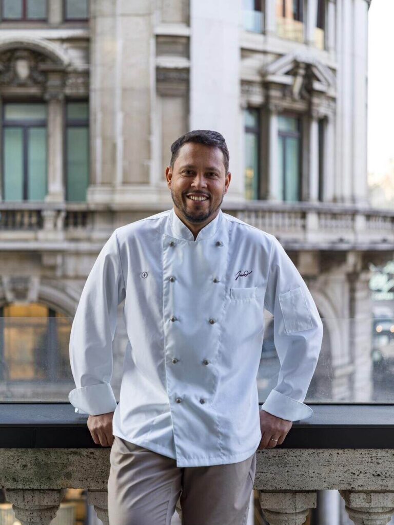 Ritratto dello chef davanti alla Galleria